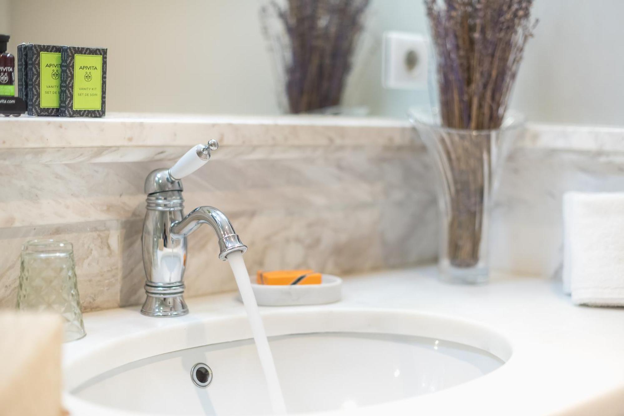 The Rare Luxury Gem Near Syntagma, Kolonaki Square Apartment Athena Bagian luar foto