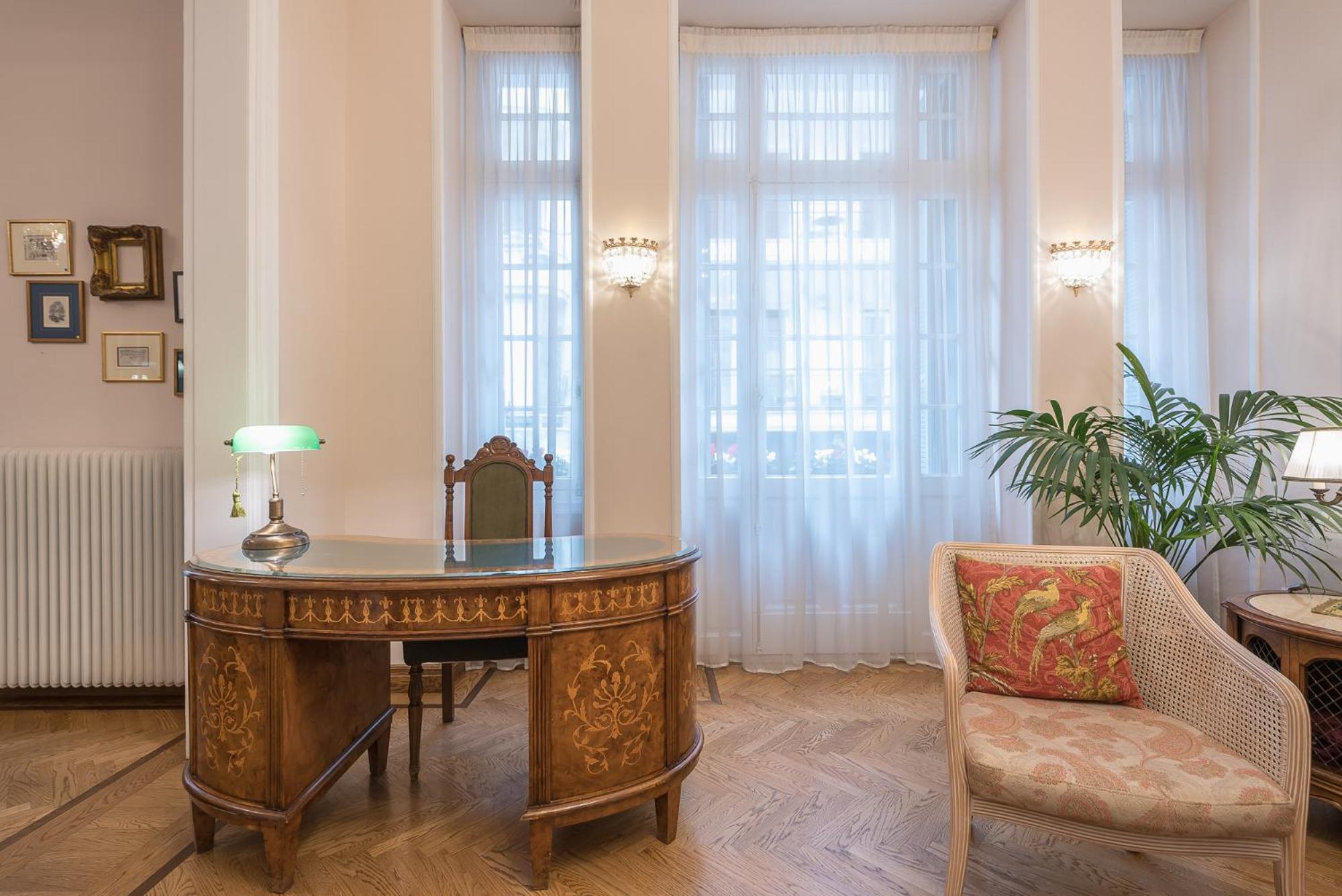 The Rare Luxury Gem Near Syntagma, Kolonaki Square Apartment Athena Bagian luar foto